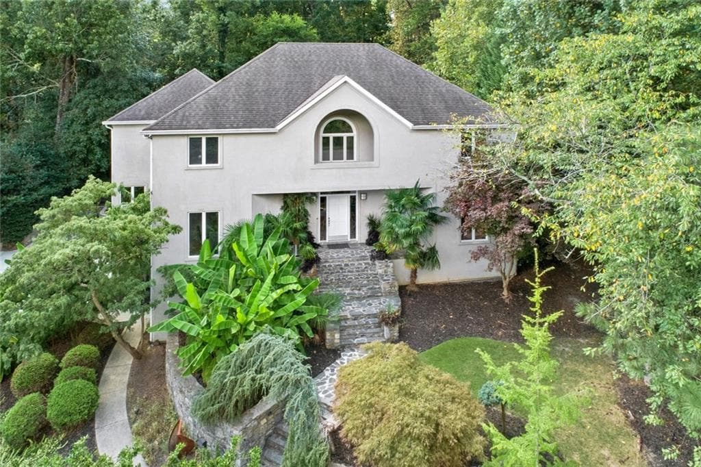 5 bedroom, 4,862 sq ft single family residence sold at 2000 Woodsdale Road, Atlanta, GA 30324
