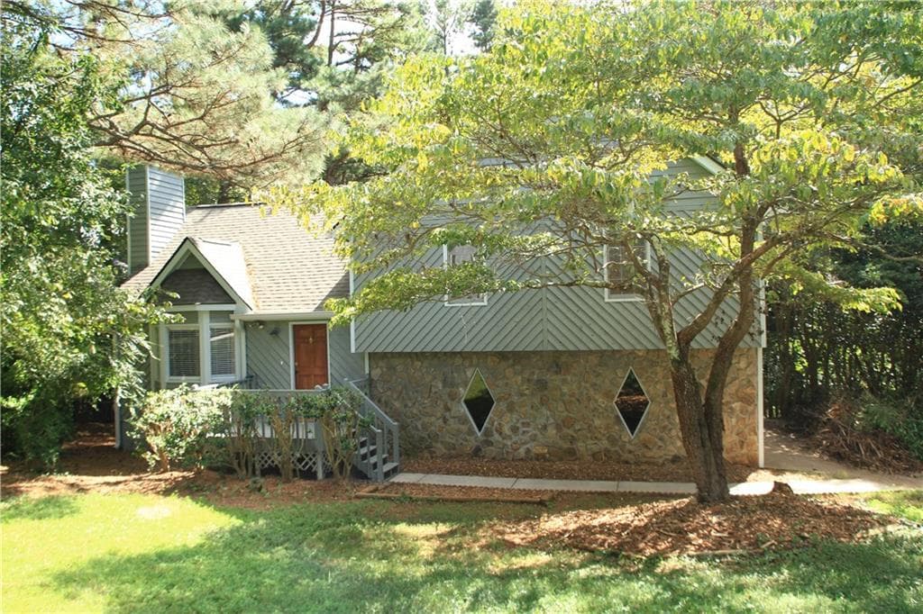 3 bedroom, 1,629 sq ft single family residence sold at 105 Arbour Run, Suwanee, GA 30024