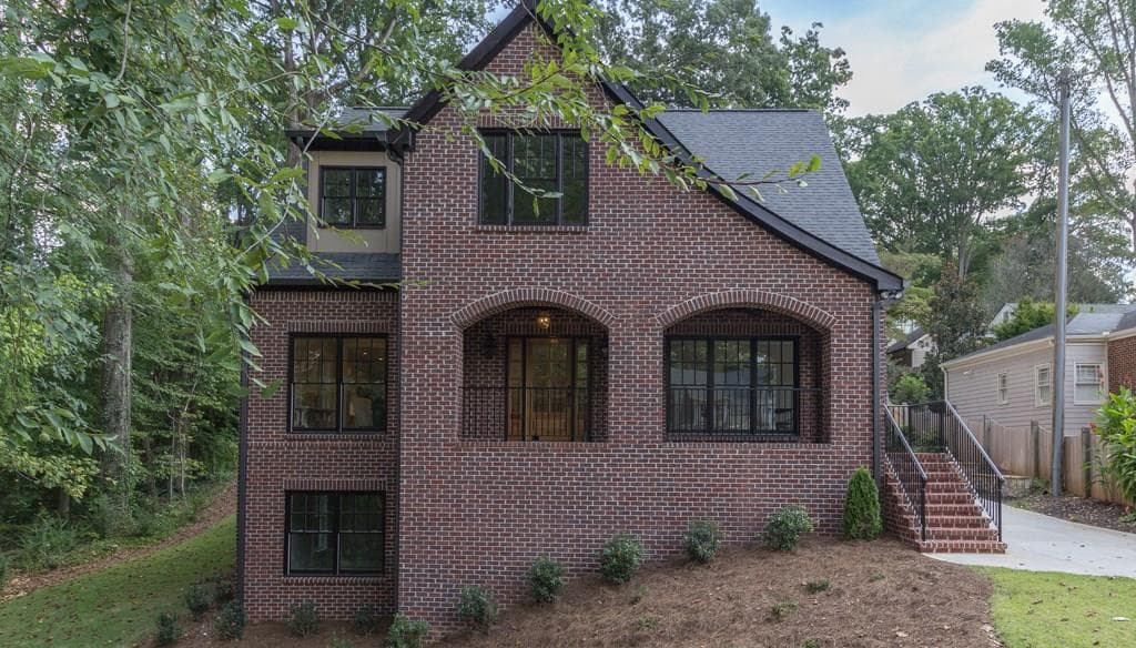 7 bedroom, 6,371 sq ft single family residence sold at 1907 Ridgewood Drive, Atlanta, GA 30307