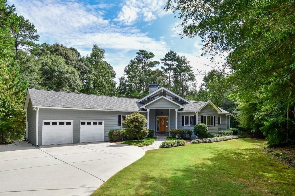 4 bedroom, 4,100 sq ft single family residence sold at 2792 Cliffview Drive, Lilburn, GA 30047