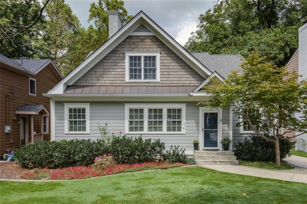 4 bedroom, 2,400 sq ft single family residence sold at 425 Oakland Street, Decatur, GA 30030