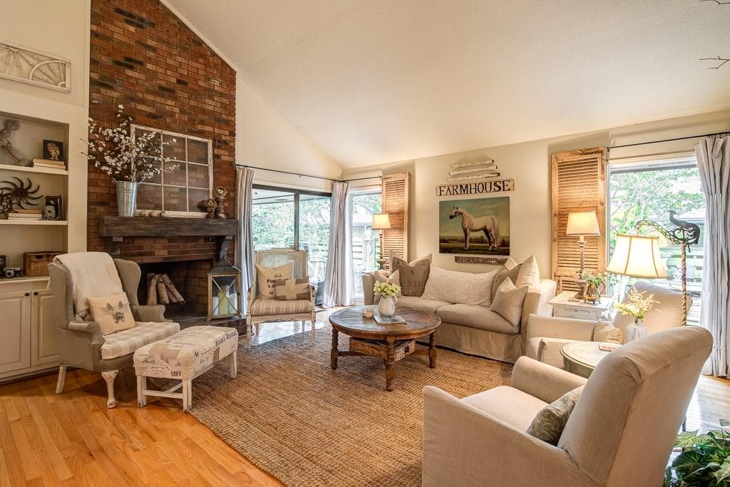 3 bedroom, 2,996 sq ft townhouse sold at 230 Halah Circle, Sandy Springs, GA 30328