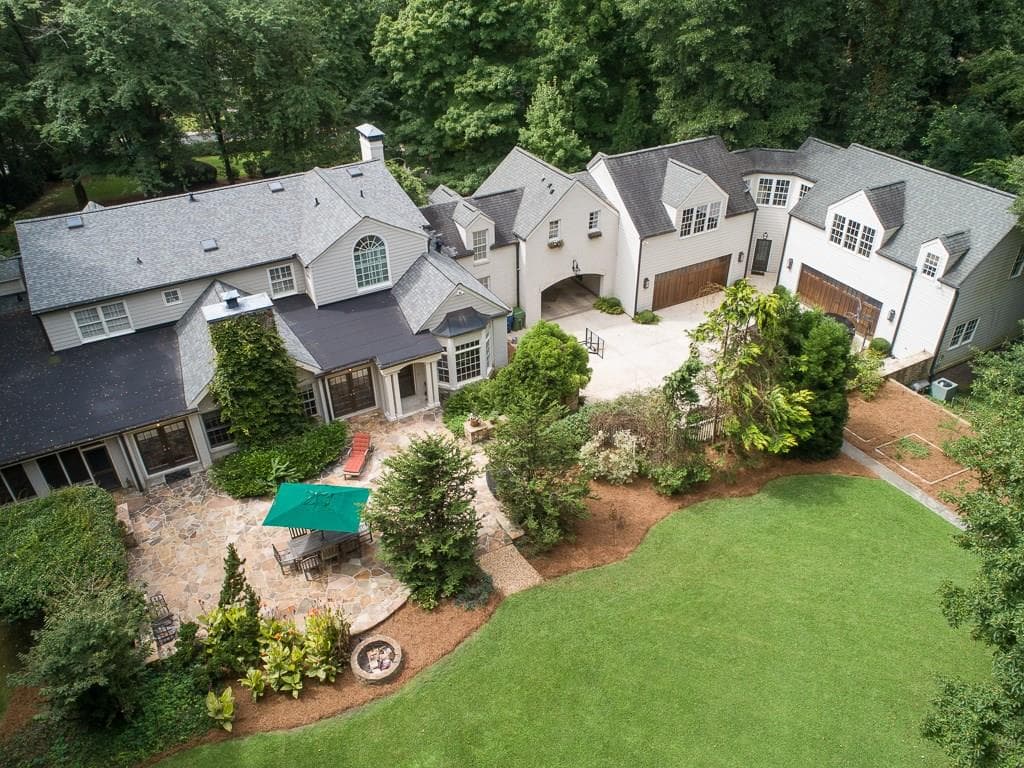 7 bedroom, 7,289 sq ft single family residence sold at 1057 Peachtree Battle Avenue, Atlanta, GA 30327