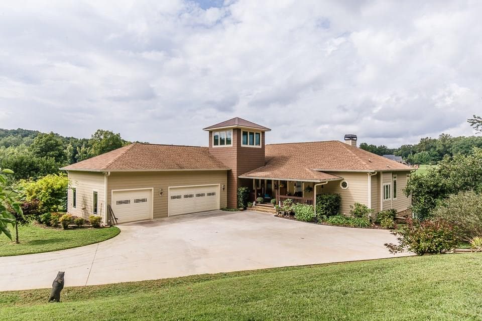 3 bedroom, 4,159 sq ft single family residence sold at 536 Green Meadows, Dahlonega, GA 30533