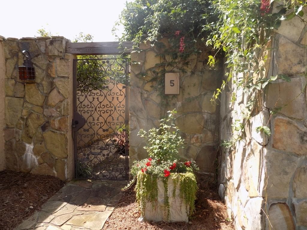 2 bedroom, 1,436 sq ft condominium sold at 5 Spoon Court, Alpharetta, GA 30022