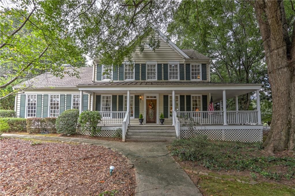 4 bedroom, 2,527 sq ft single family residence sold at 5205 Hunters Oaks Drive, Alpharetta, GA 30009