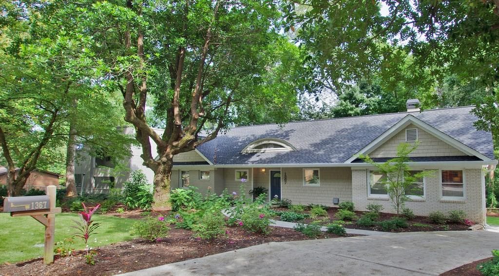 4 bedroom, 3,277 sq ft single family residence sold at 1367 Pasadena Avenue, Atlanta, GA 30306