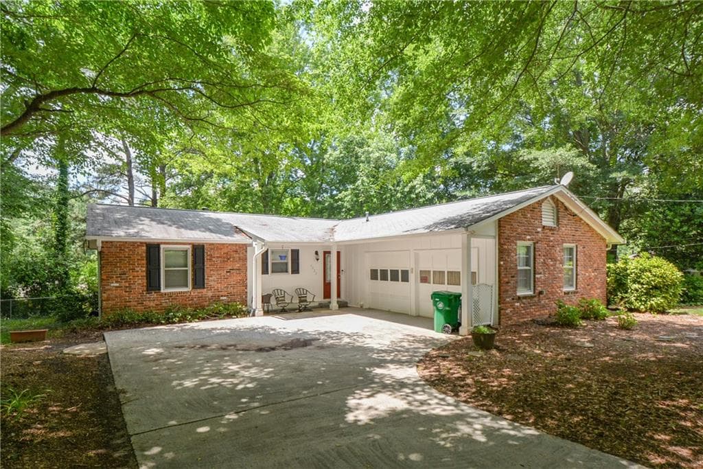 3 bedroom, 1,474 sq ft single family residence sold at 1222 Laurel Hill Drive, Decatur, GA 30033