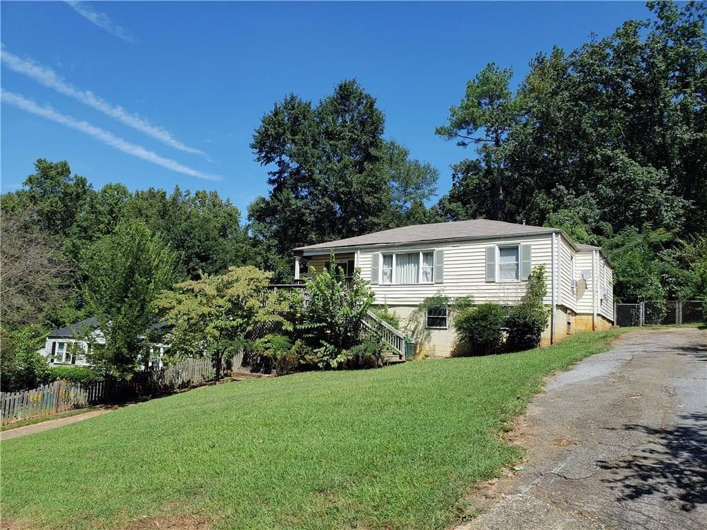 2 bedroom, 1,206 sq ft single family residence sold at 1062 Country Lane, Atlanta, GA 30324