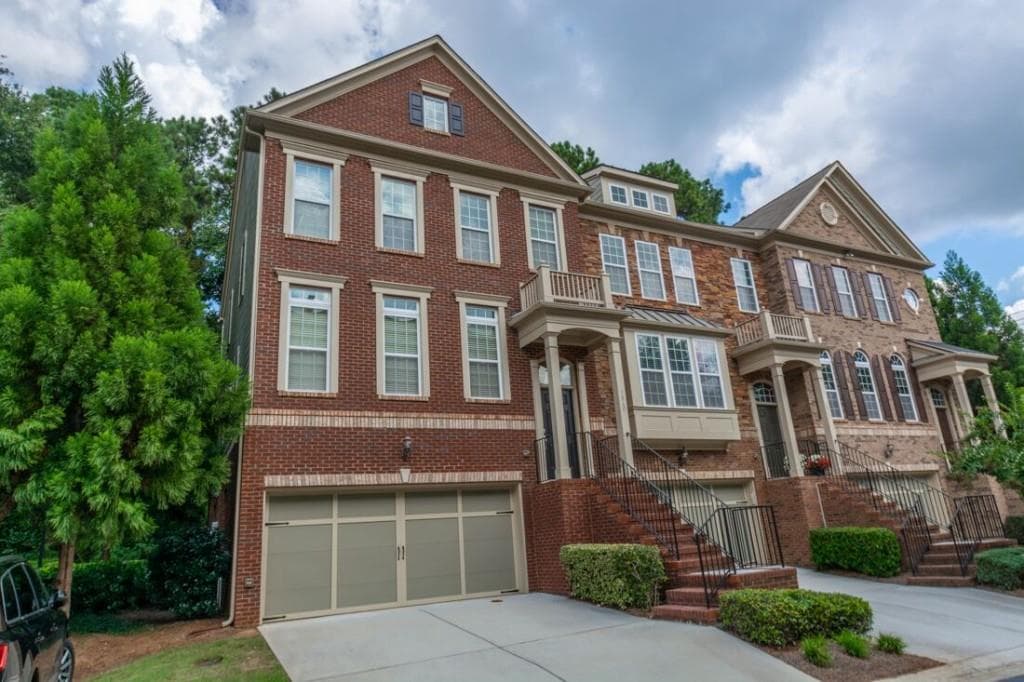 3 bedroom, 1,900 sq ft townhouse sold at 1940 Ridgemont Lane, Decatur, GA 30033