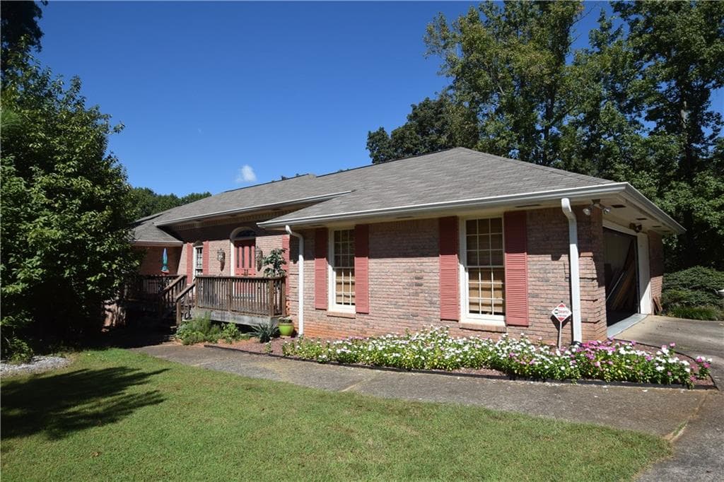 185 Saddle Lake Drive, Roswell, GA 30076 — most recent listing photo