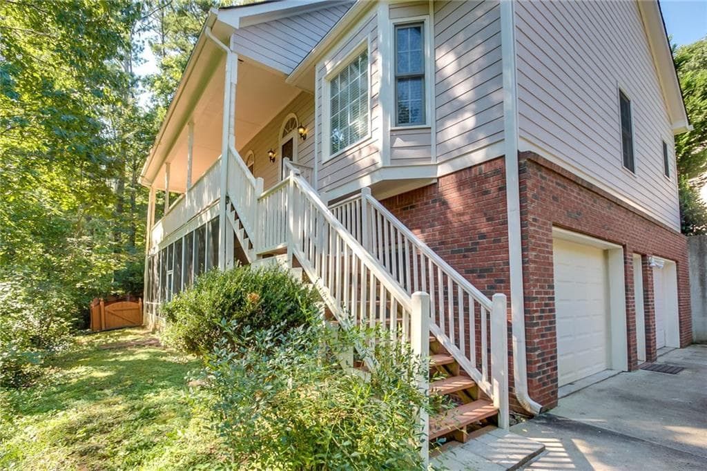 4 bedroom, 2,988 sq ft single family residence sold at 208 Brentwood Court, Woodstock, GA 30188