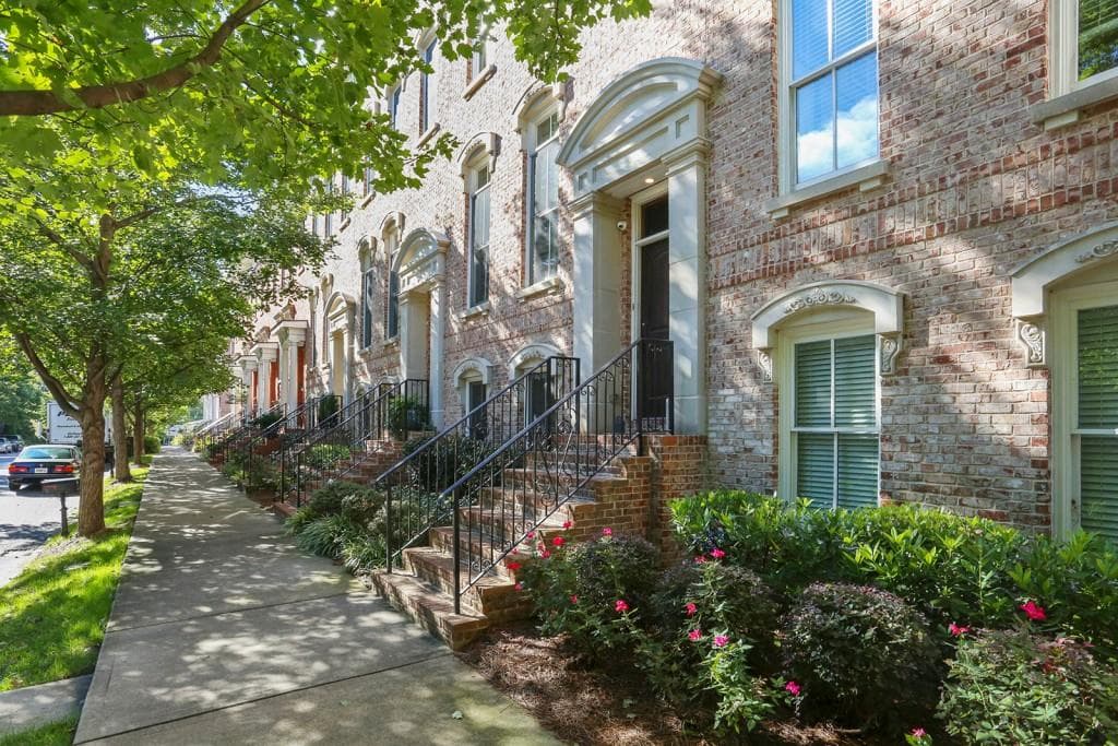 3 bedroom, 3,040 sq ft townhouse sold at 212 Montag Circle, Atlanta, GA 30307