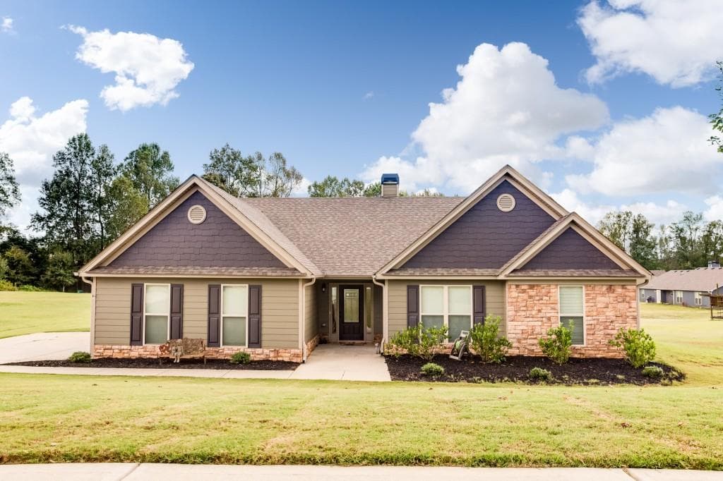 425 Cambridge Farms Drive, Hoschton, GA 30548 — most recent listing photo