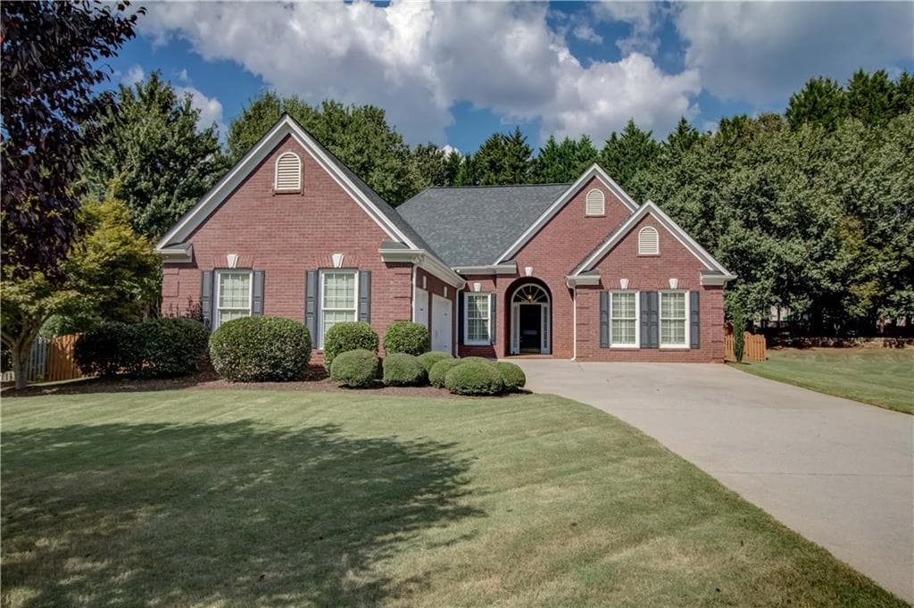 3 bedroom, 2,151 sq ft single family residence sold at 930 Whitetail Court, Alpharetta, GA 30005
