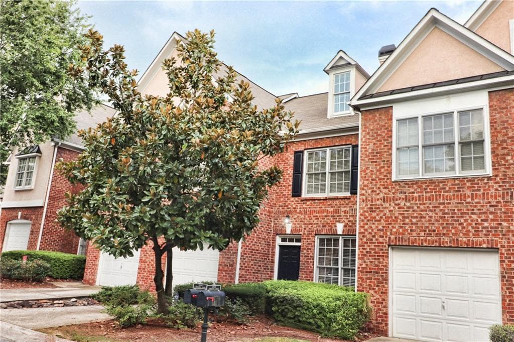 4 bedroom, 2,522 sq ft townhouse sold at 2504 Longcourt Circle, Atlanta, GA 30339