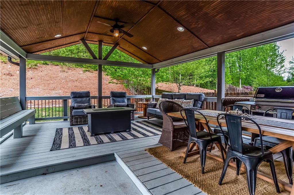 6 bedroom, 3,288 sq ft single family residence sold at 833 Gold Court, Acworth, GA 30102
