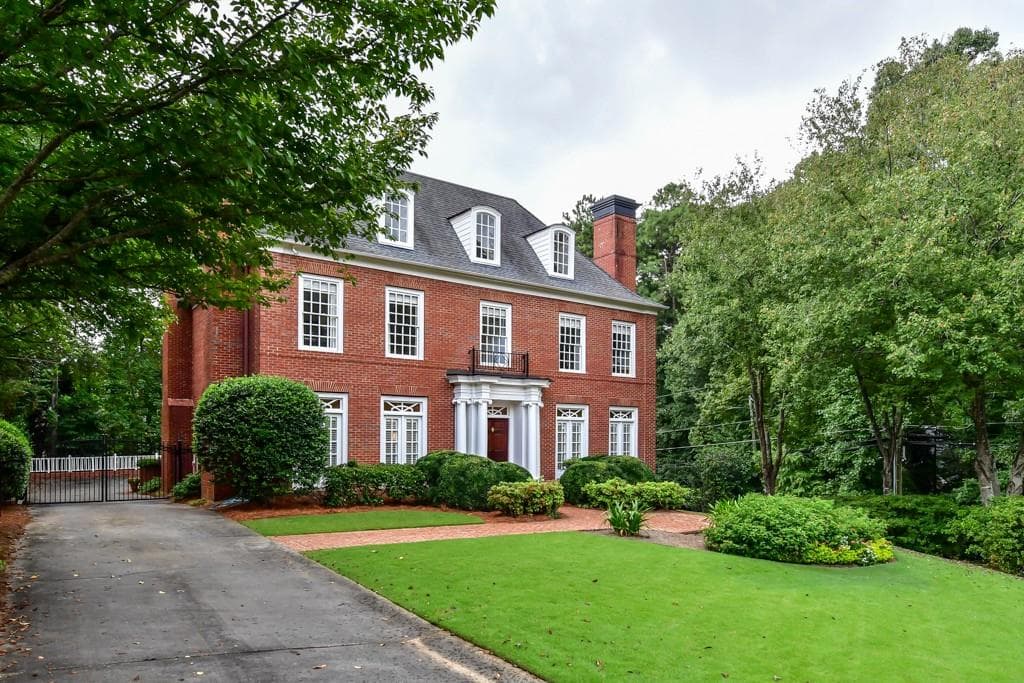 5 bedroom, 6,253 sq ft single family residence sold at 1390 Wesley Circle, Atlanta, GA 30327