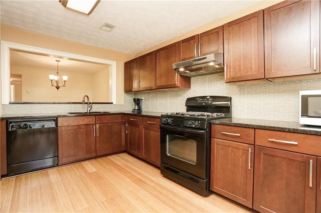 2 bedroom, 1,187 sq ft condominium sold at 2901 Lenox Road 503, Atlanta, GA 30324