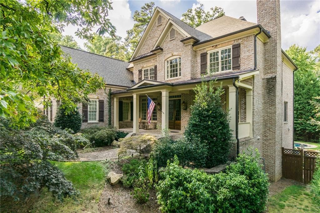 6 bedroom, 6,812 sq ft single family residence sold at 962 Wendover Drive, Atlanta, GA 30319