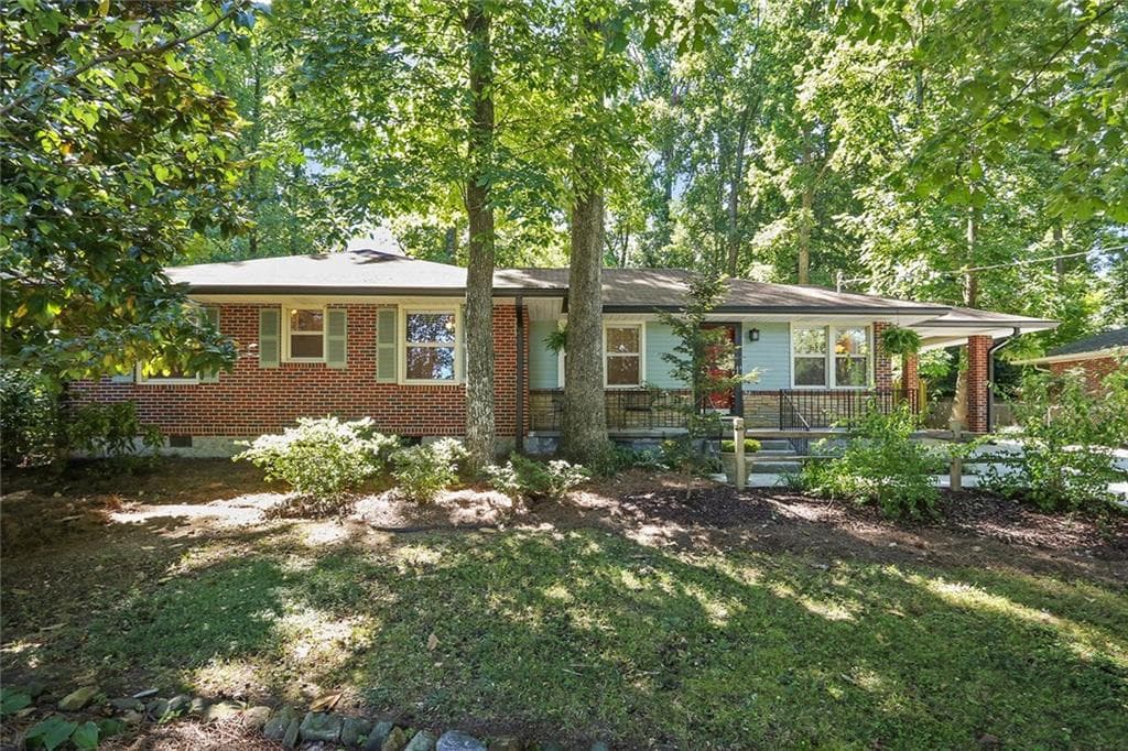 3 bedroom, 1,551 sq ft single family residence sold at 2181 Tanglewood Road, Decatur, GA 30033