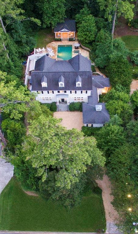5 bedroom, 8,080 sq ft single family residence sold at 410 Cochran Drive, Atlanta, GA 30327