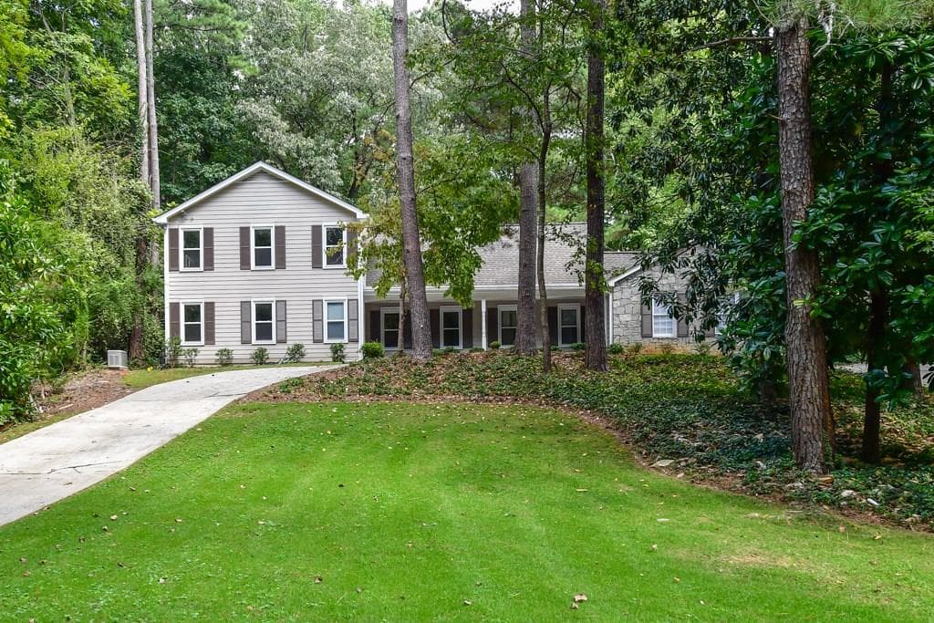 5 bedroom, 4,449 sq ft single family residence sold at 4745 Paran Valley, Atlanta, GA 30327