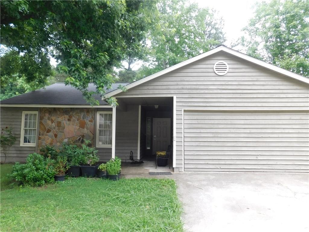 3 bedroom single family residence sold at 5370 Ridge Forest Drive, Stone Mountain, GA 30083
