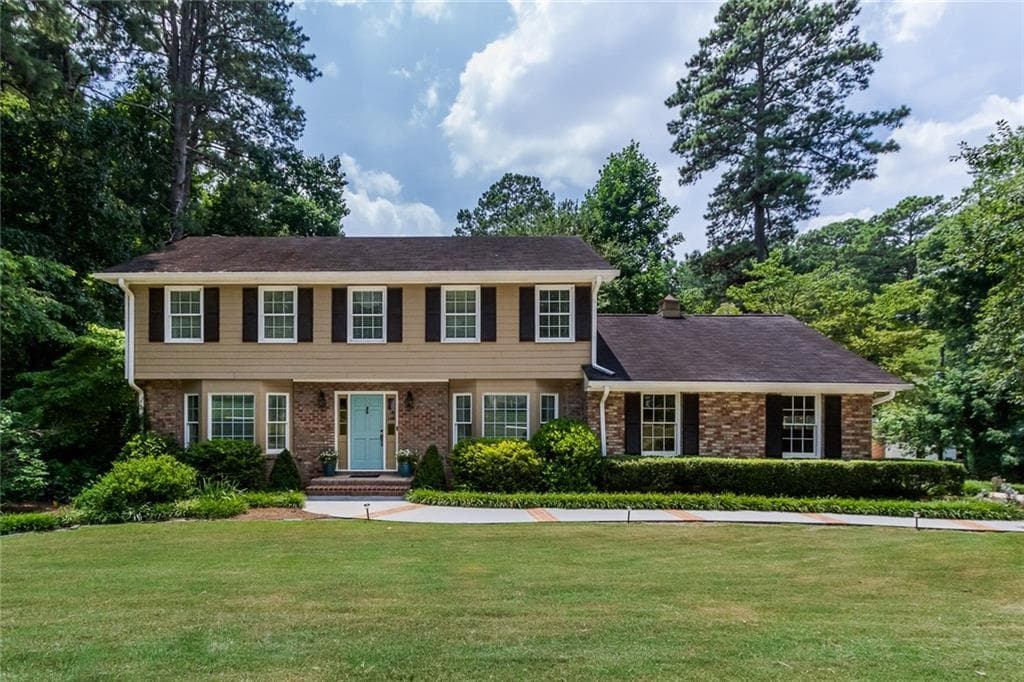 4 bedroom, 3,170 sq ft single family residence sold at 5370 N Peachtree Road, Dunwoody, GA 30338