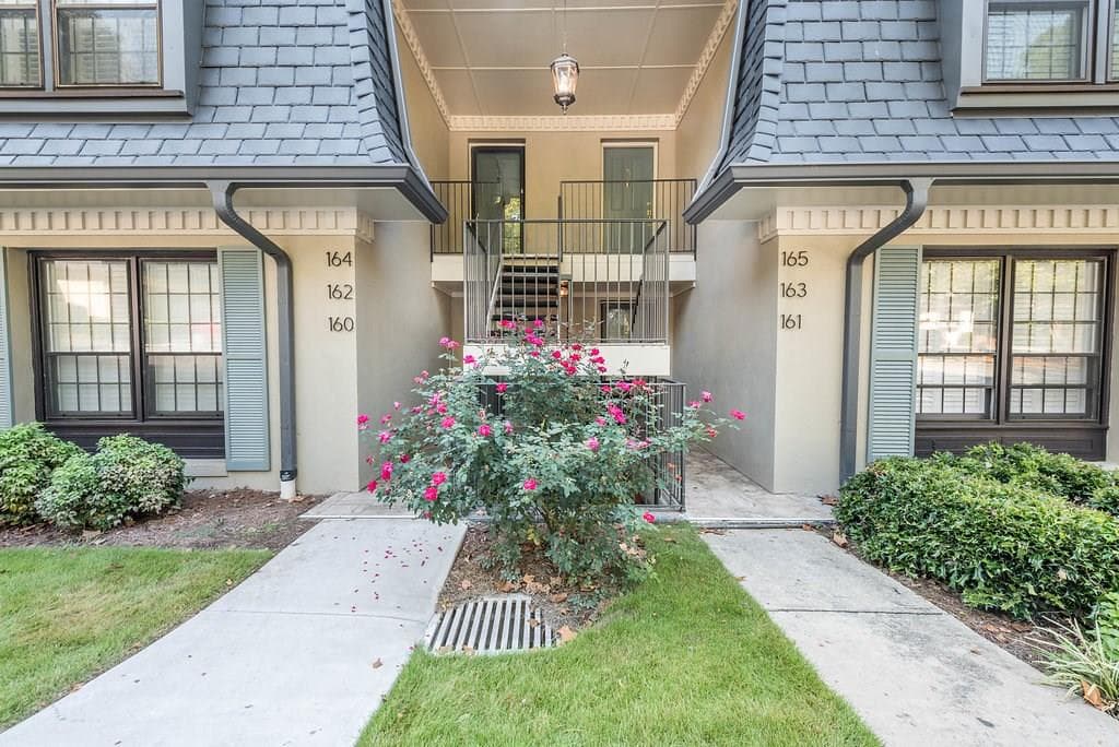 2 bedroom, 1,200 sq ft condominium sold at 161 Maribeau Square, Atlanta, GA 30327
