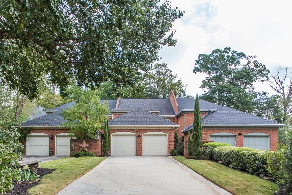 3 bedroom, 2,736 sq ft townhouse sold at 13 Gaberonne Court, Atlanta, GA 30324