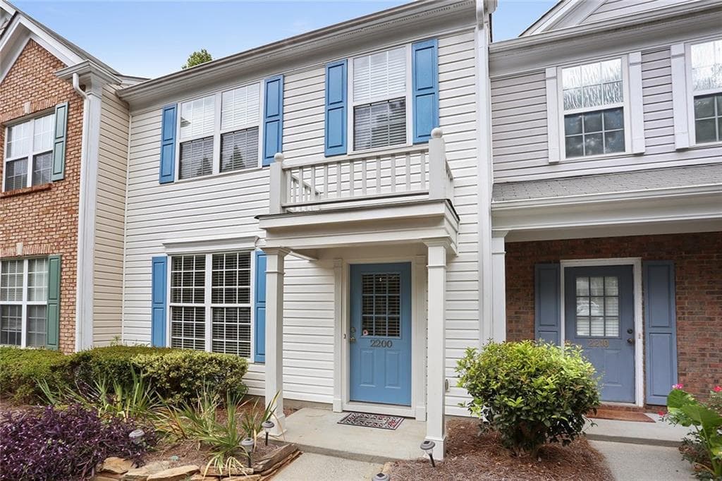 3 bedroom, 1,370 sq ft townhouse sold at 2200 Whitestone Place, Alpharetta, GA 30005