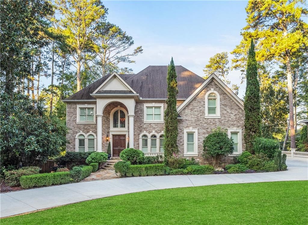 6 bedroom, 6,716 sq ft single family residence sold at 1602 Peachtree Battle Avenue, Atlanta, GA 30327