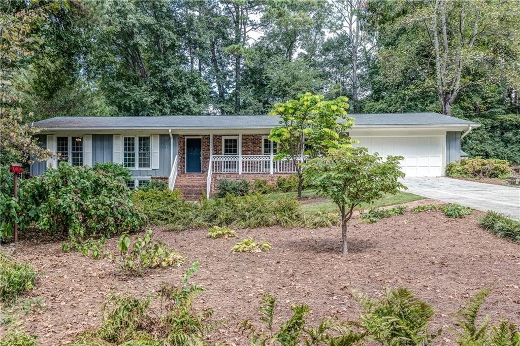 4 bedroom, 2,959 sq ft single family residence sold at 2962 Greenwillow Drive, Atlanta, GA 30345