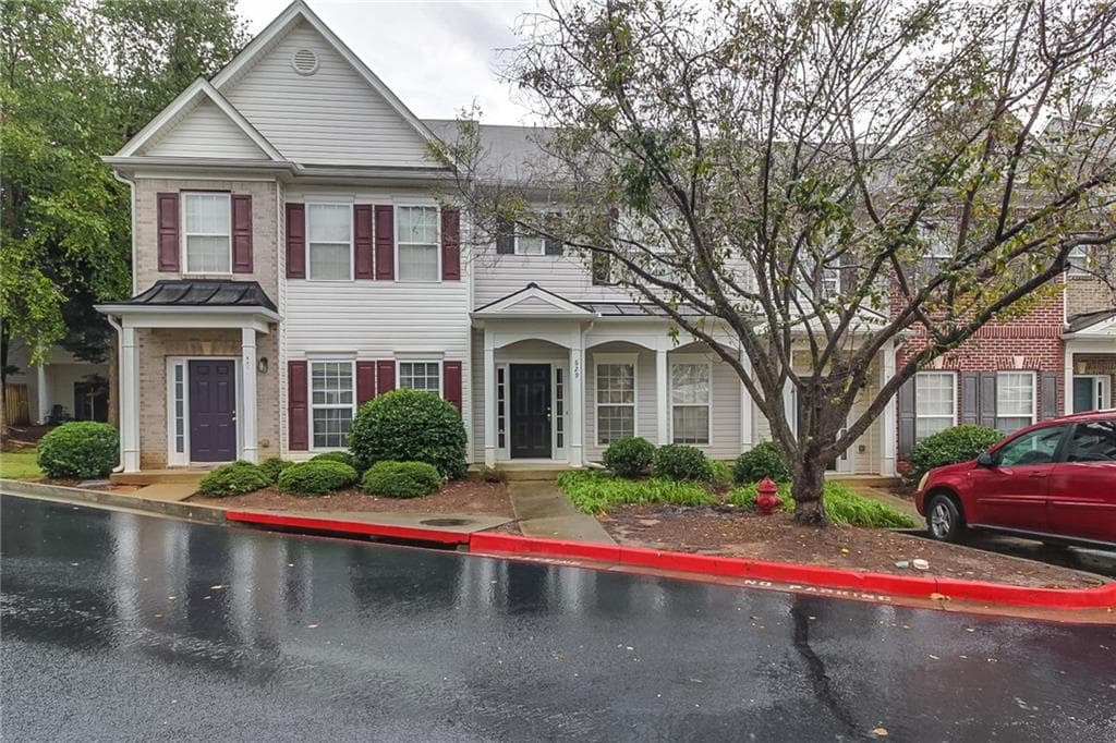 2 bedroom, 1,520 sq ft townhouse sold at 629 Kenridge Way, Suwanee, GA 30024