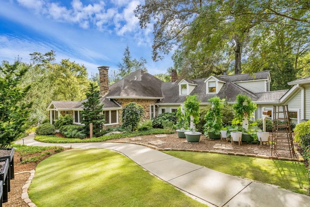 5 bedroom, 5,097 sq ft single family residence sold at 20 Concord Road, Smyrna, GA 30082