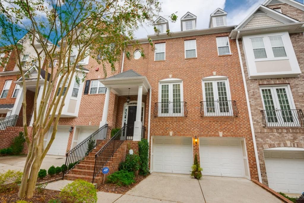 4 bedroom, 3,638 sq ft townhouse sold at 3090 Woodwalk Drive, Atlanta, GA 30339