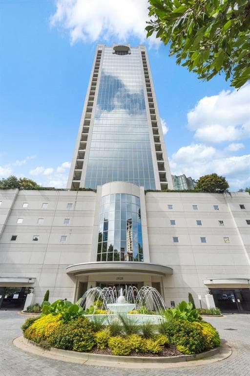 3 bedroom, 2,742 sq ft condominium sold at 2828 Peachtree Road 2701, Atlanta, GA 30305