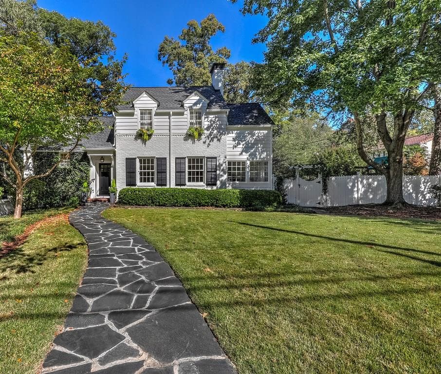 5 bedroom, 4,300 sq ft single family residence sold at 470 Brentwood Drive, Atlanta, GA 30305