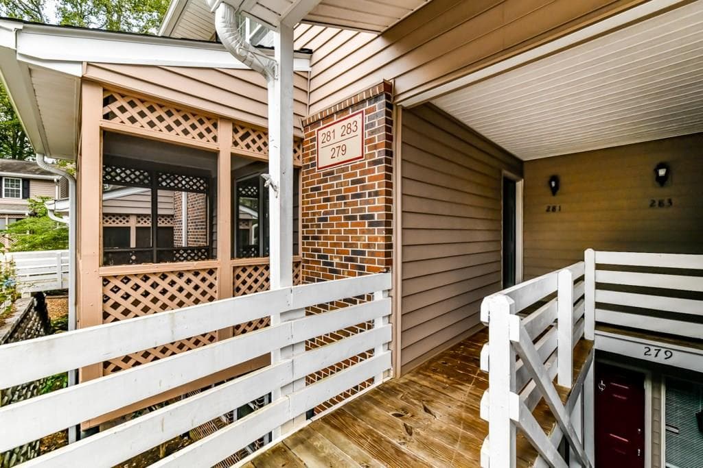 2 bedroom, 1,292 sq ft condominium sold at 281 Quail Run, Roswell, GA 30076