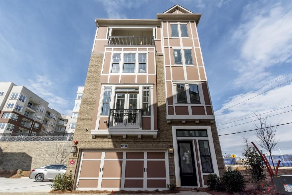 4 bedroom, 2,760 sq ft single family residence sold at 501 Broadview Place, Atlanta, GA 30324