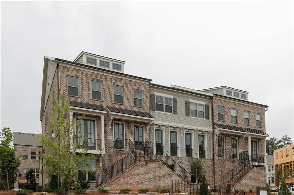 3 bedroom, 2,233 sq ft townhouse sold at 2289 McLean Chase, Smyrna, GA 30080