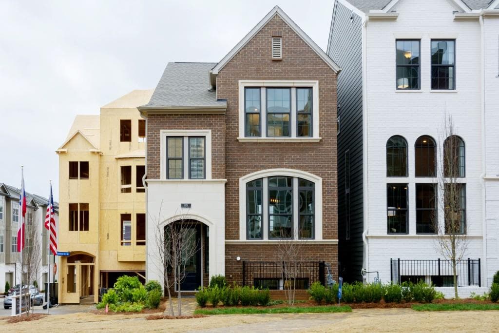 3 bedroom, 2,055 sq ft single family residence sold at 526 Broadview Lane, Atlanta, GA 30324