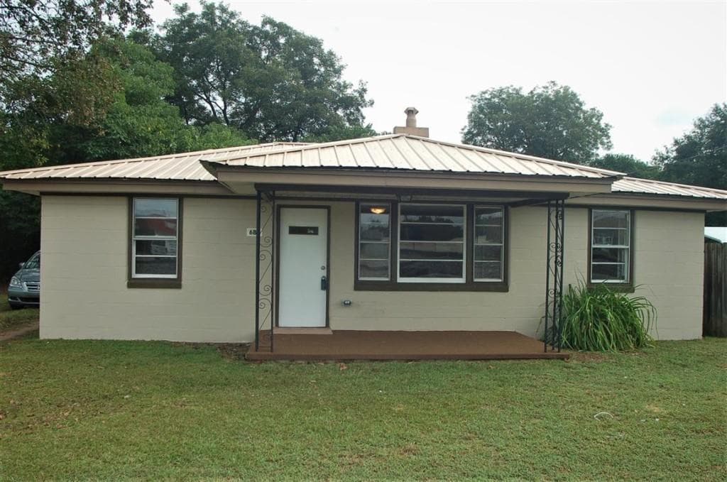3 bedroom single family residence sold at 684 S Broad Street, Commerce, GA 30529