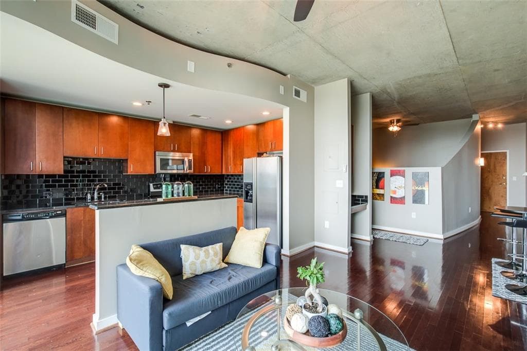 1 bedroom, 755 sq ft condominium sold at 361 17th Street 1617, Atlanta, GA 30363