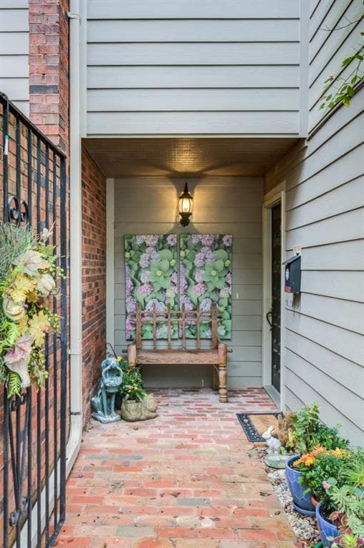 82 Spring Lake Place, Atlanta, GA 30318 — most recent listing photo