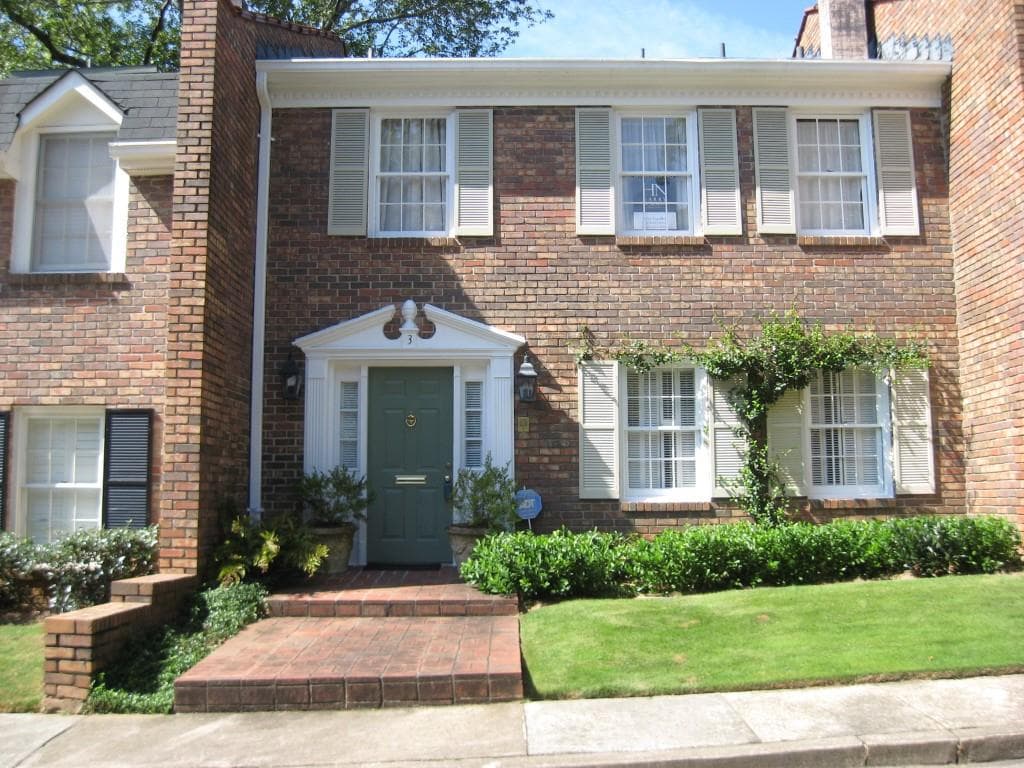 2 bedroom, 1,488 sq ft townhouse sold at 70 Old Ivy Road 3, Atlanta, GA 30342
