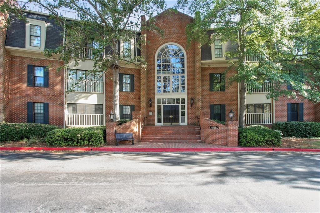 2 bedroom, 1,224 sq ft condominium sold at 23211 Plantation Drive 211, Atlanta, GA 30324