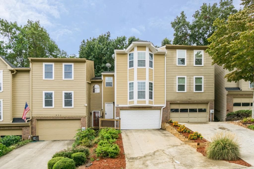 2 bedroom, 1,899 sq ft townhouse sold at 890 Edgewater Circle, Marietta, GA 30062
