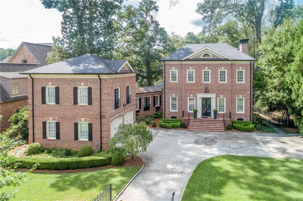 5 bedroom, 6,065 sq ft single family residence sold at 4084 Peachtree Dunwoody Road, Atlanta, GA 30342